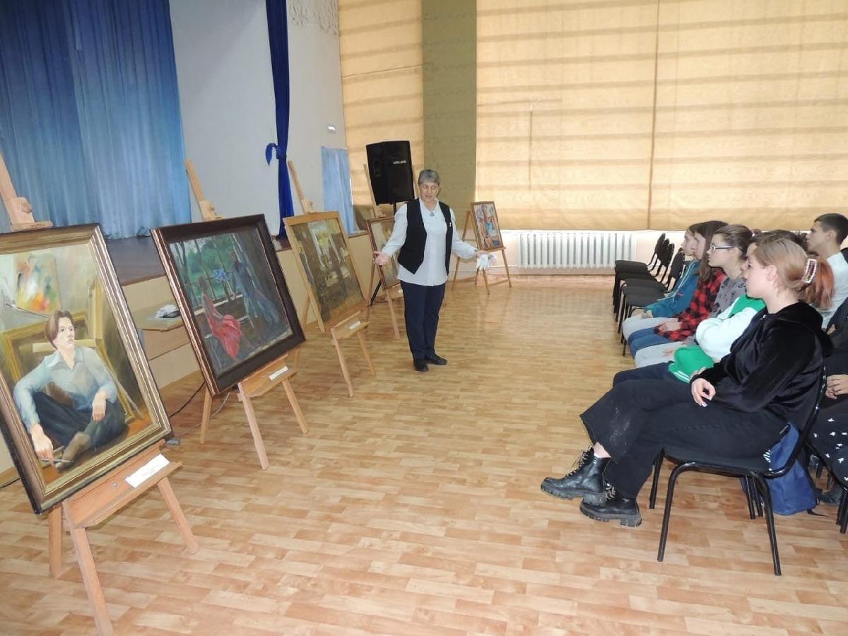 Передвижной выставочный проект "Семейный портрет"