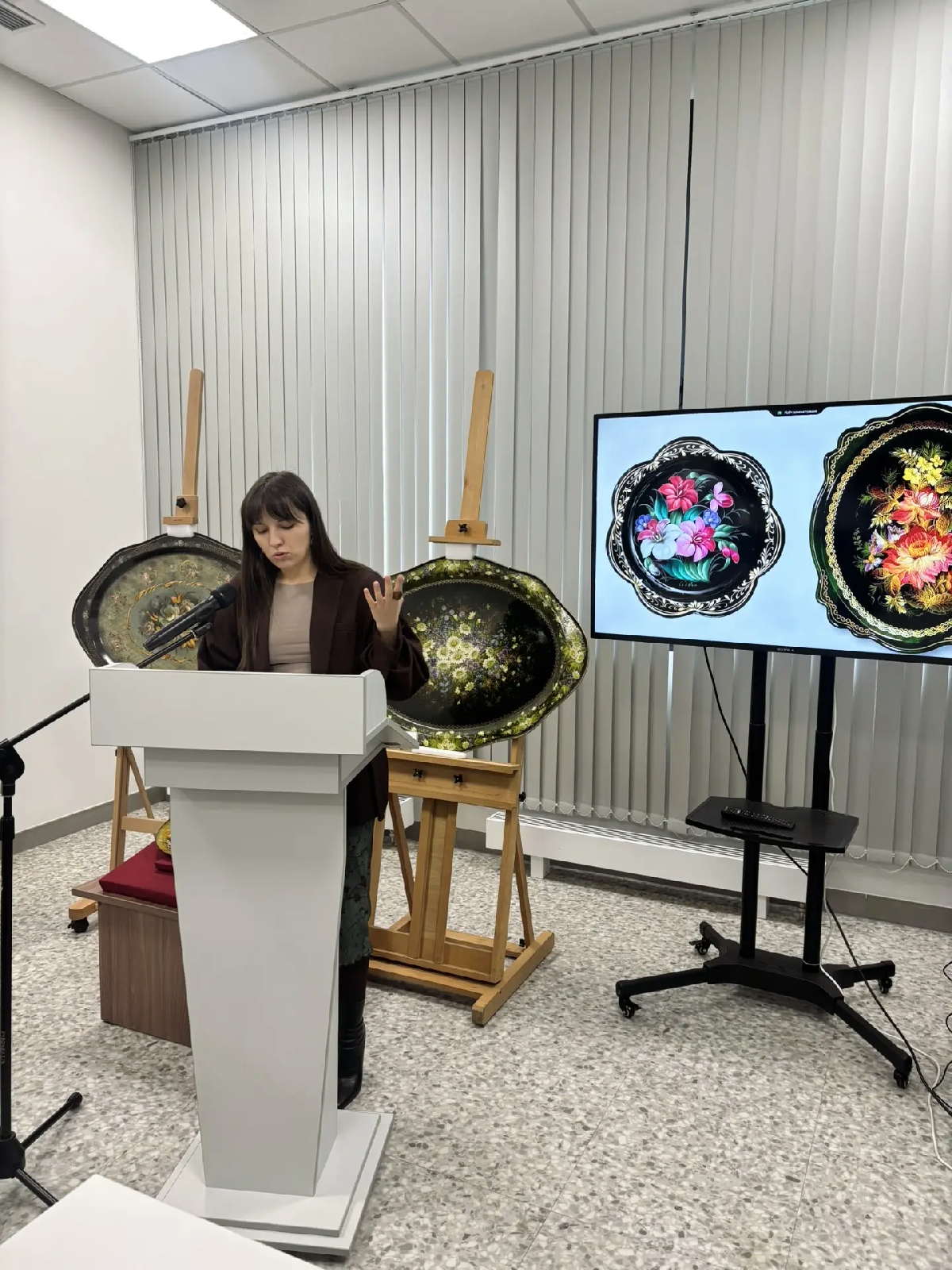 50 художественных школ Кузбасса приняли участие во Всекузбасском художественном уроке «Кемеровская роспись»